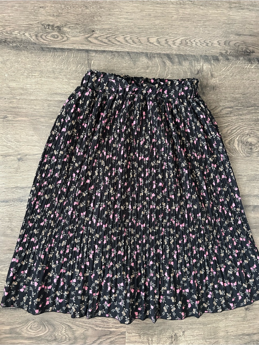 Black Pleated Floral Midi Skirt - Pink & black Floral